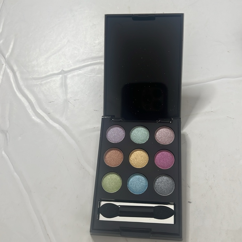 AVON MARK ON THE DOT EYE COLOR COMPACT 9 EYE SHADOW‎ PASTELS